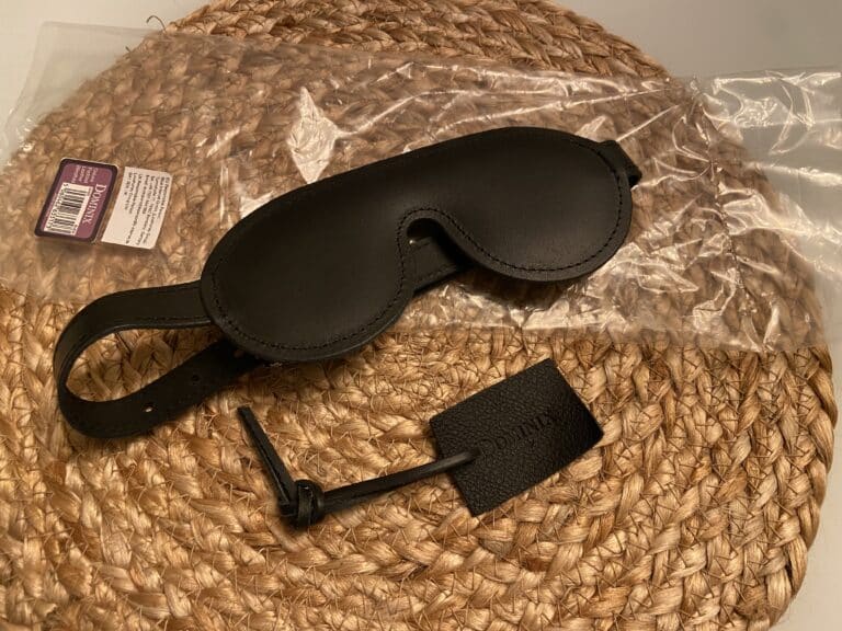 DOMINIX Deluxe Padded Leather Blindfold - 