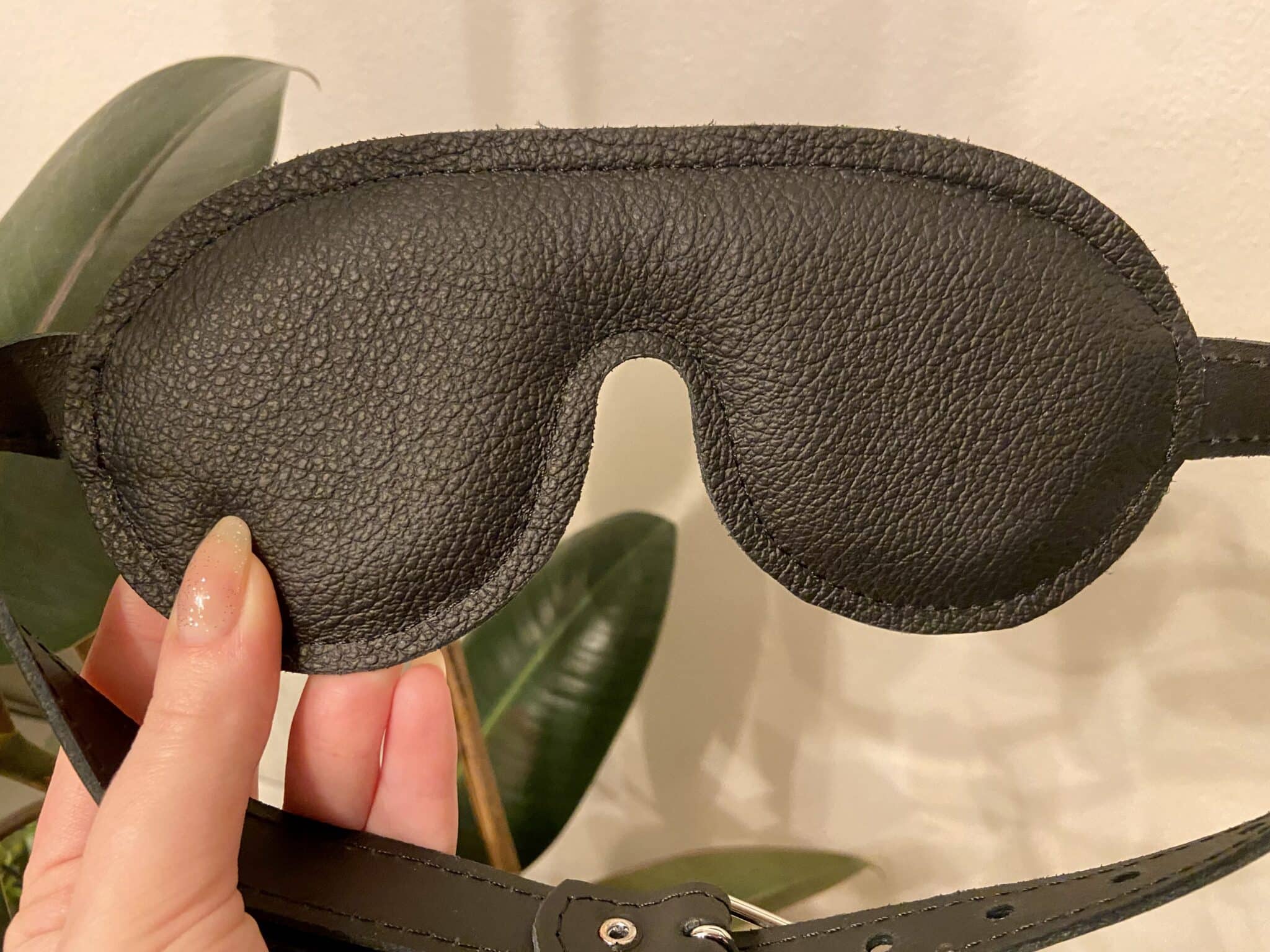 DOMINIX Deluxe Padded Leather Blindfold Performance