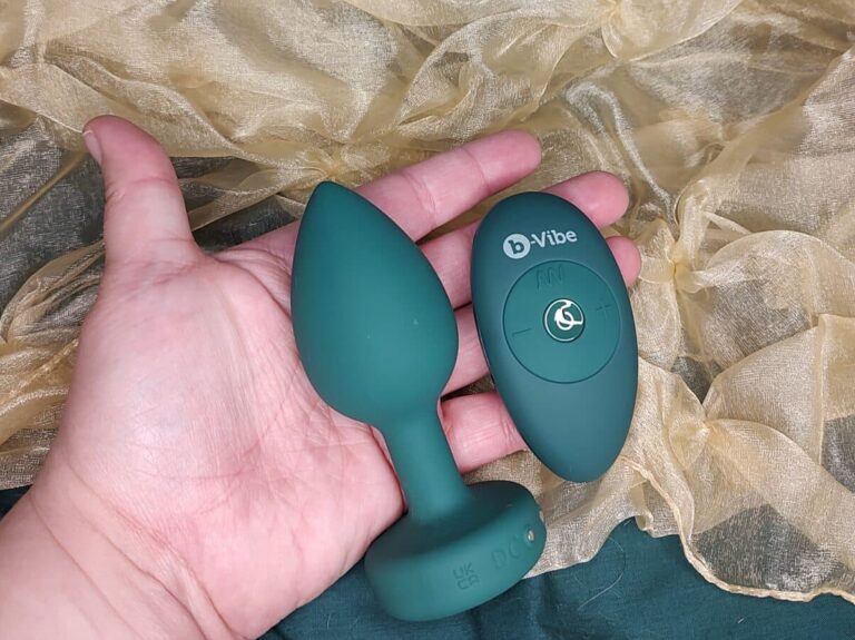 b-Vibe Vibrating Jewel Plug - 