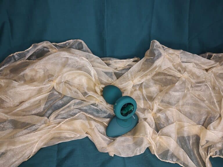 b-Vibe Vibrating Jewel Plug - 