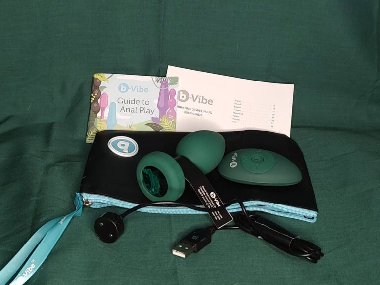 b-Vibe Vibrating Jewel Plug - <