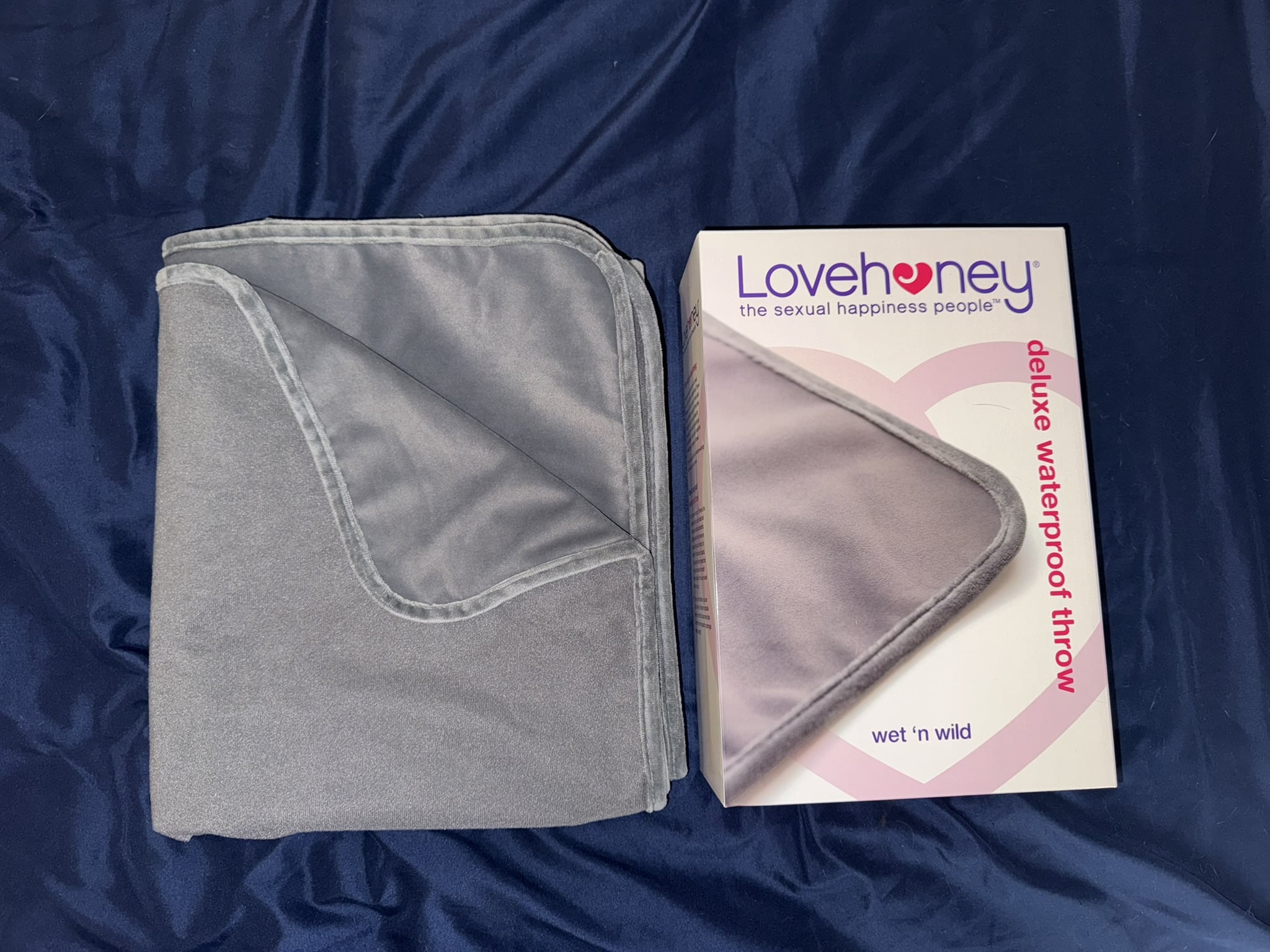 Lovehoney Luxury Waterproof Throw. Slide 6